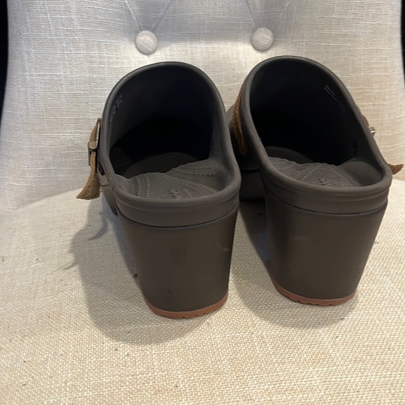 Crocs Sarah Clogs - Picture 5 of 12